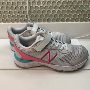 Brand New Women's/ Youth New Balance Size 4 Slip On Adjustable Running Shoe